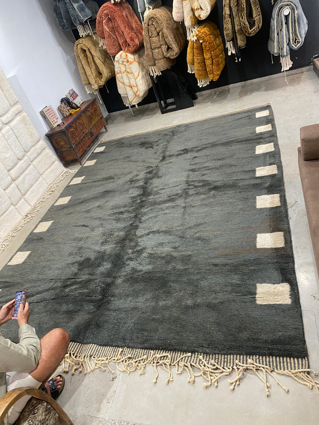 Authentic Berber Carpet from the Middle Atlas Mountains - CR610