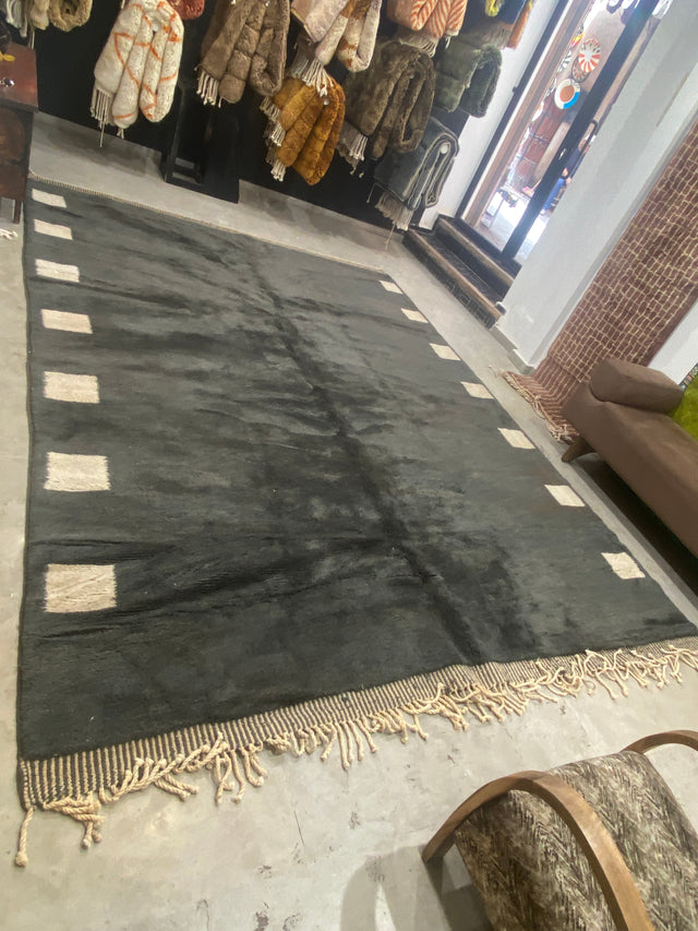 Authentic Berber Carpet from the Middle Atlas Mountains - CR610