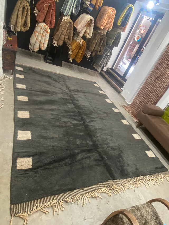 Authentic Berber Carpet from the Middle Atlas Mountains - CR610