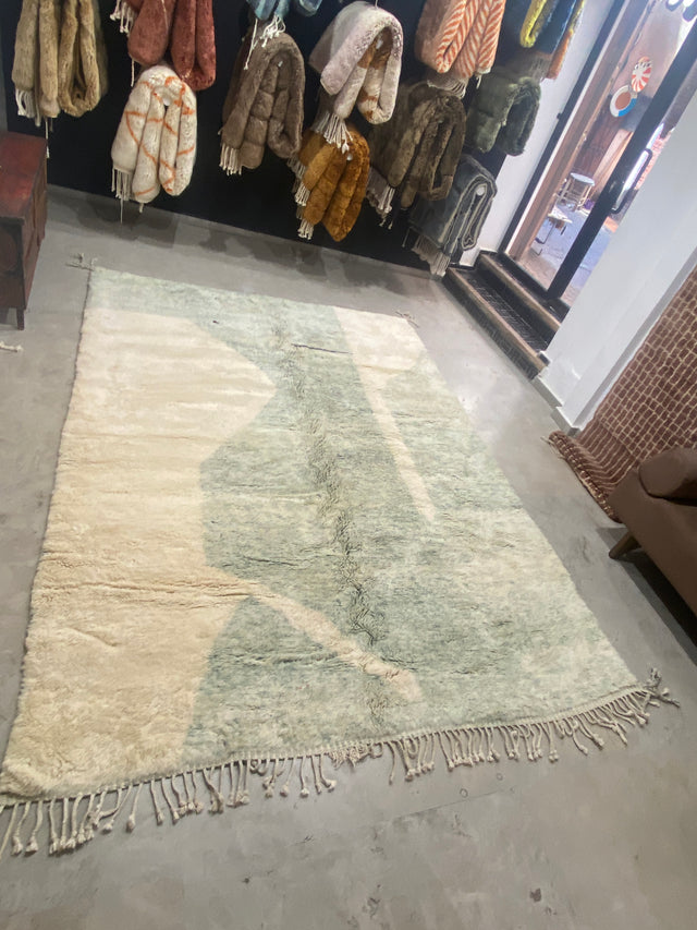 Authentic Berber Carpet from the Middle Atlas Mountains - CR611