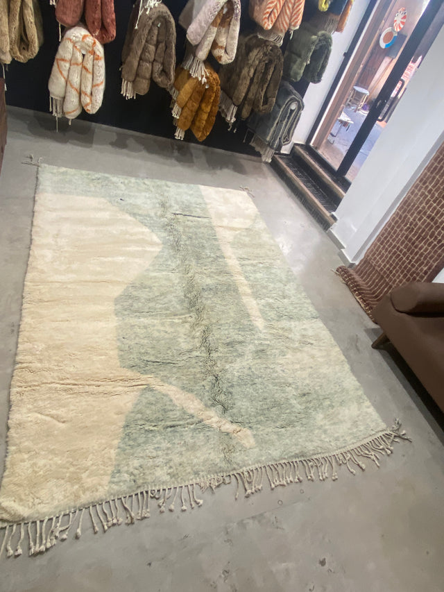 Authentic Berber Carpet from the Middle Atlas Mountains - CR611